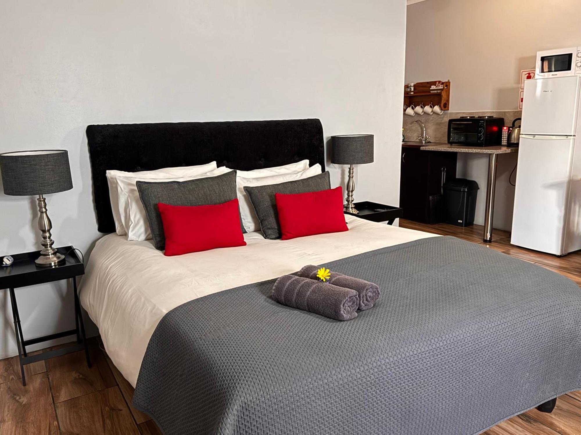 The Palms Venue & Accommodation 克拉多克 外观 照片